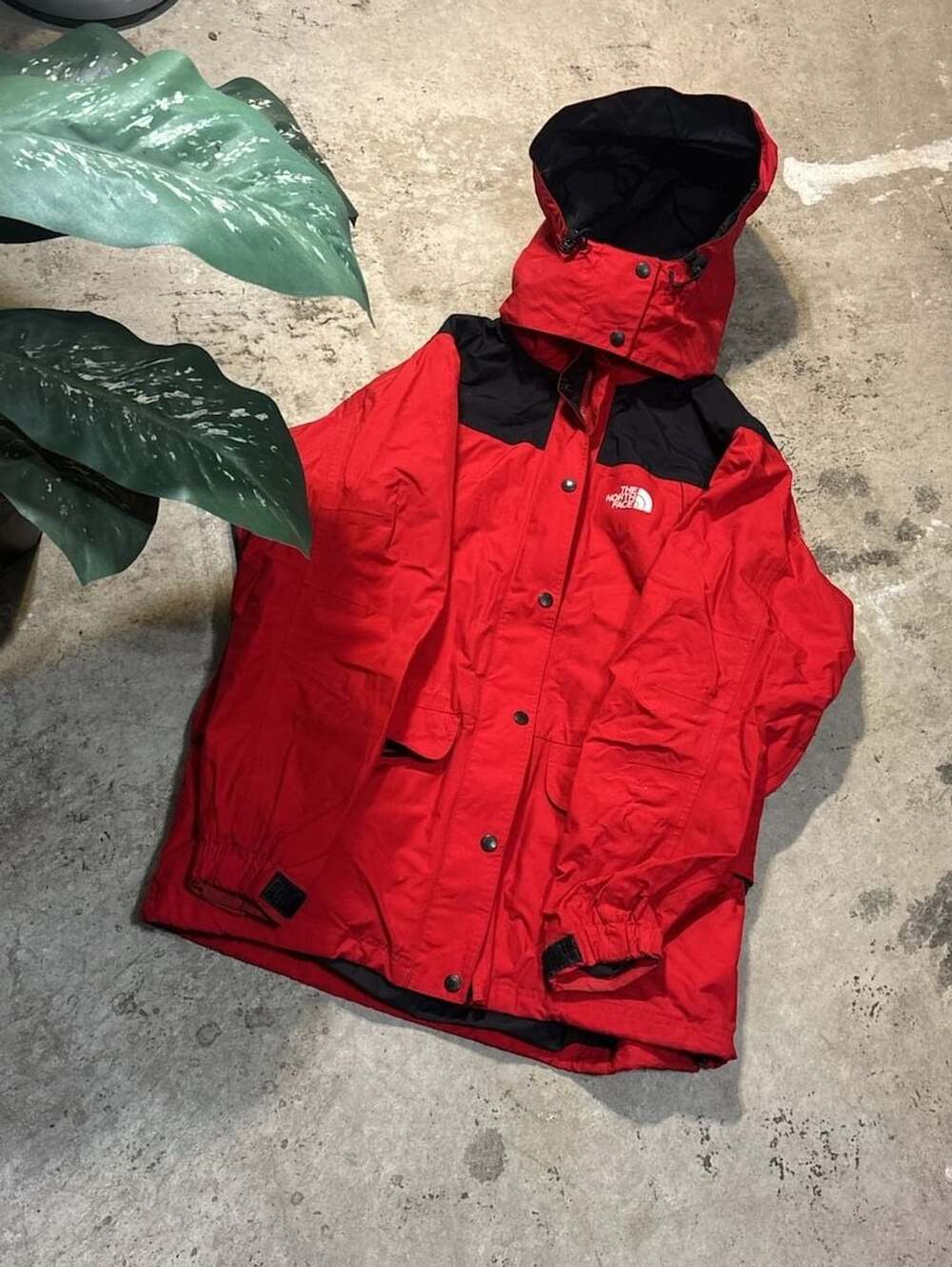 Vintage The North Face Women's Large Gore-Tex Mountain Jacket Red and Black